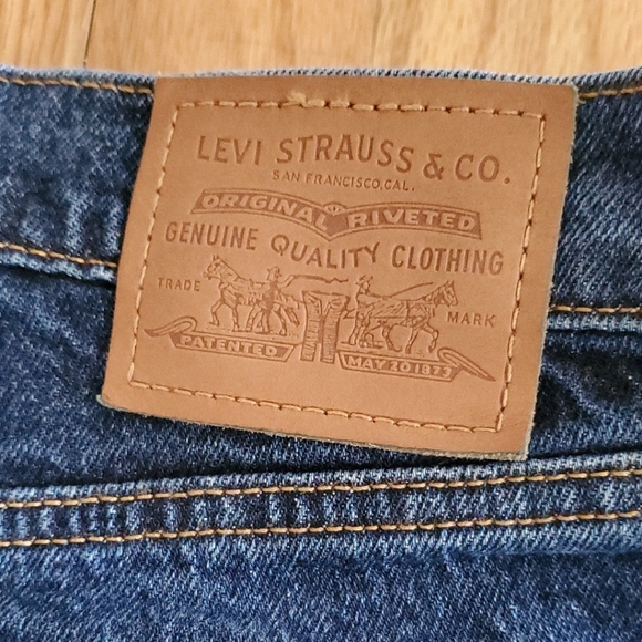 Levi's Classic Blue Straight Jeans - Picture 2 of 4
